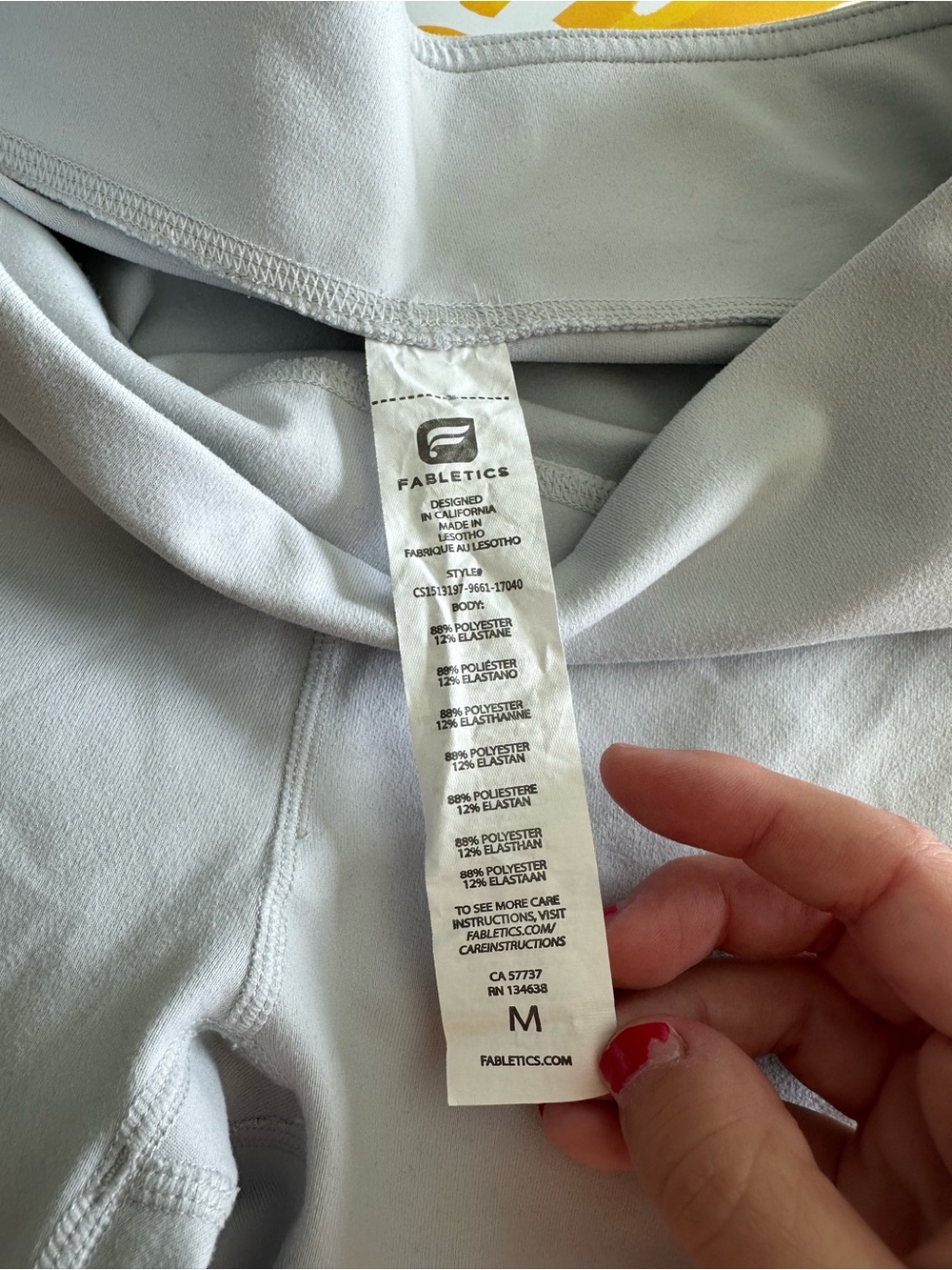 Fabletics crop legging size medium - Picture 2 of 3